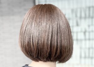 ケア成分配合のグレイカラーで艶のある髪色に♪